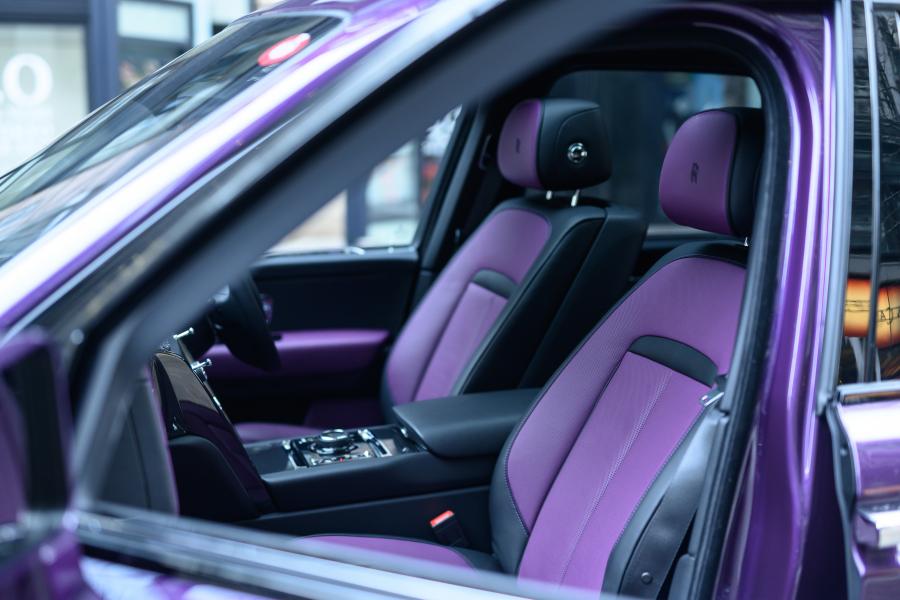Интерьер Rolls-Royce Cullinan 2018 года  (JP) (фото 14 из 29)